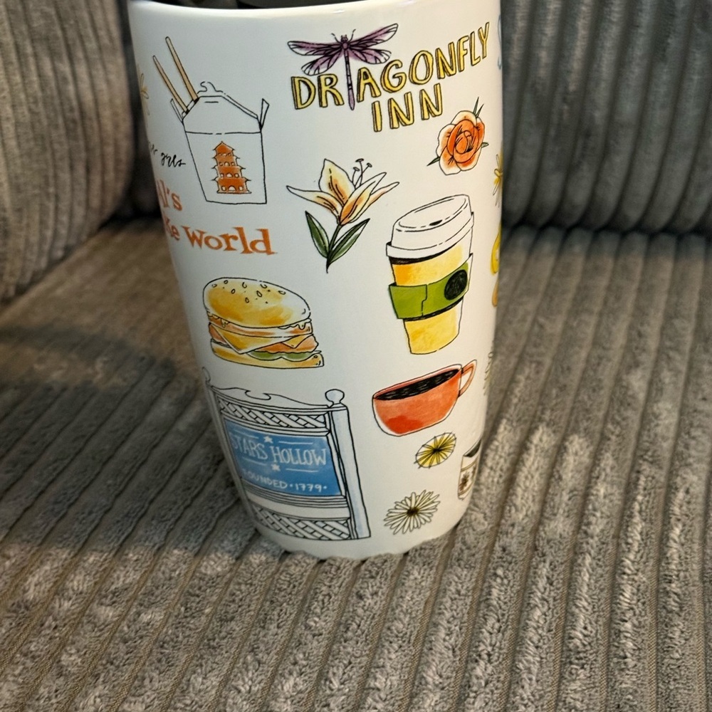 Silver Buffalo x Gilmore Girls - 16 oz Traveling Mug with Lid - Picture 4 of 9